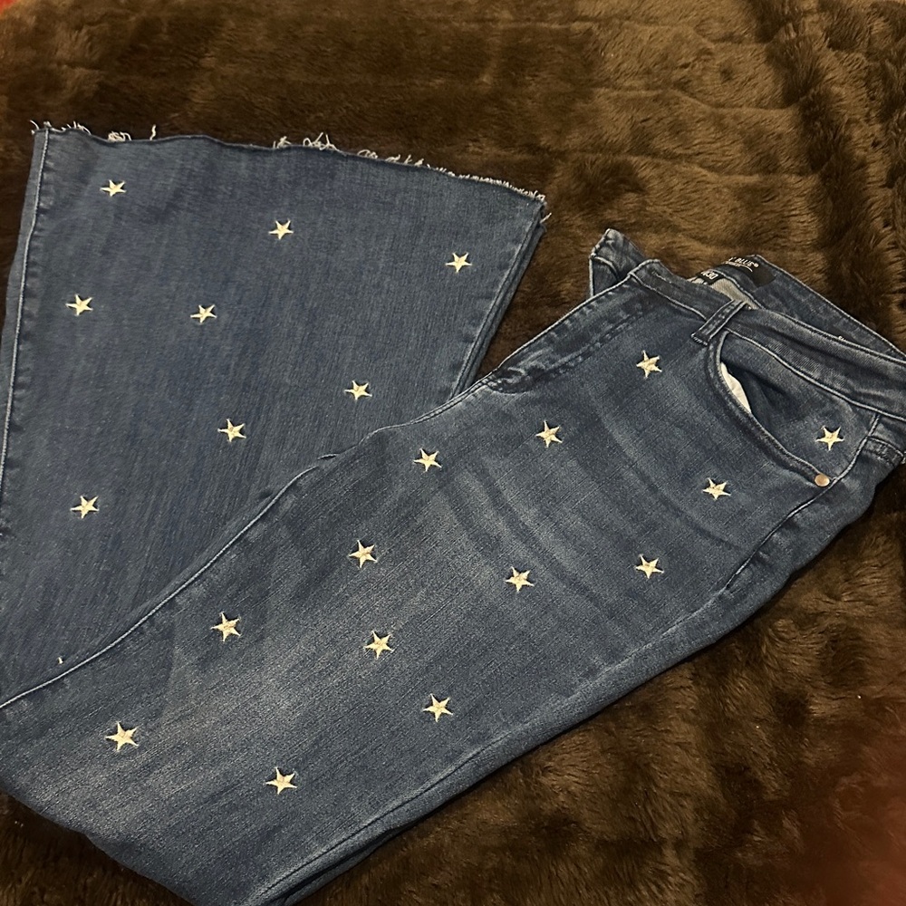 Women's Star-Embroidered Dark Blue Jeans